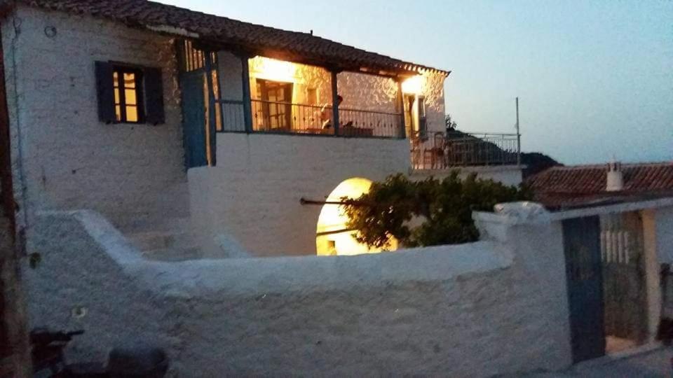 Lovely Traditionnal House With Sea View Tirós Buitenkant foto