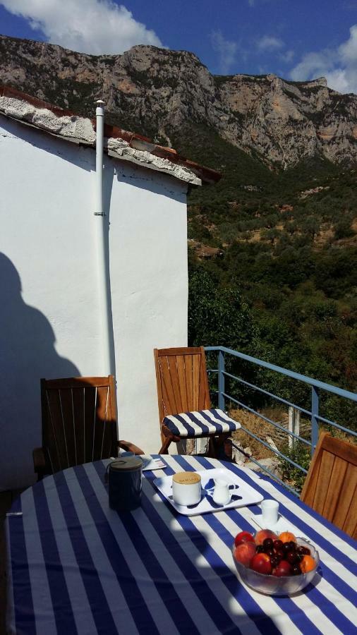 Lovely Traditionnal House With Sea View Tirós Buitenkant foto